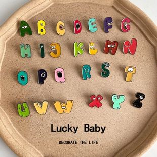 字母可爱胸针日系ins潮徽章别针男女围巾卫衣装 饰品情侣毕业礼物