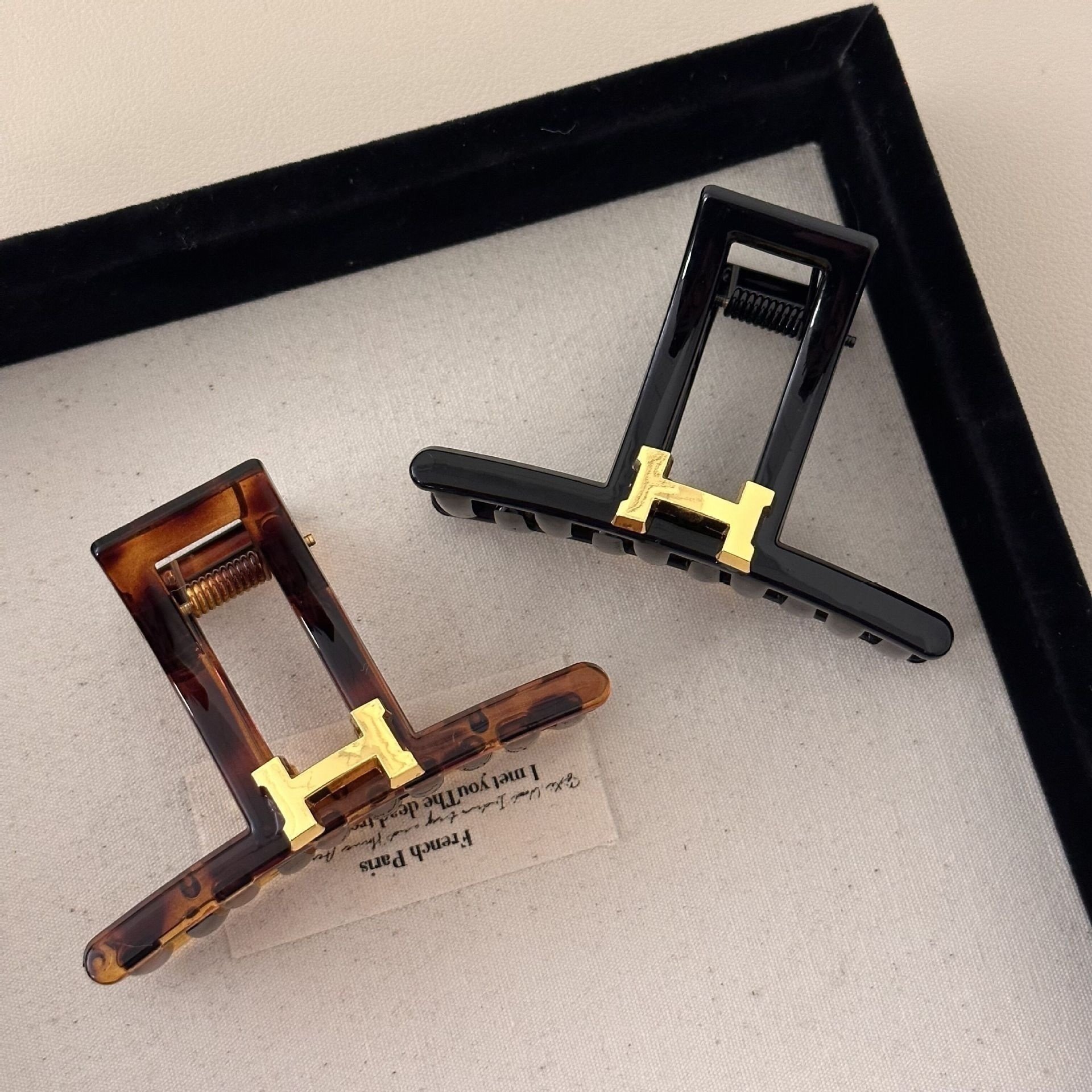 H字母金属标大号抓夹女