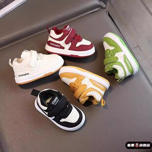 儿童运动鞋男童板鞋流行爆款2026新款秋皮面小白鞋女童鞋子软底