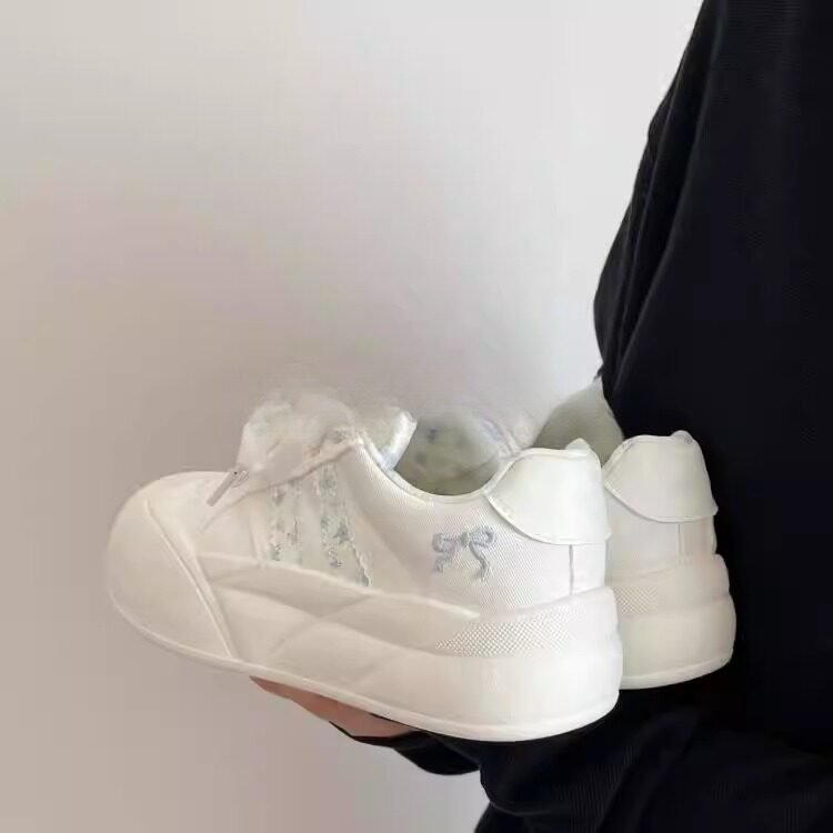 春季女款小众百搭小白鞋小众设计感透气板鞋女款新款厚底百搭鞋子