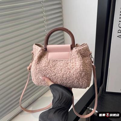 斜跨包女款秋季新款腋下高级感包包小众单肩包通勤手提包百搭拎包