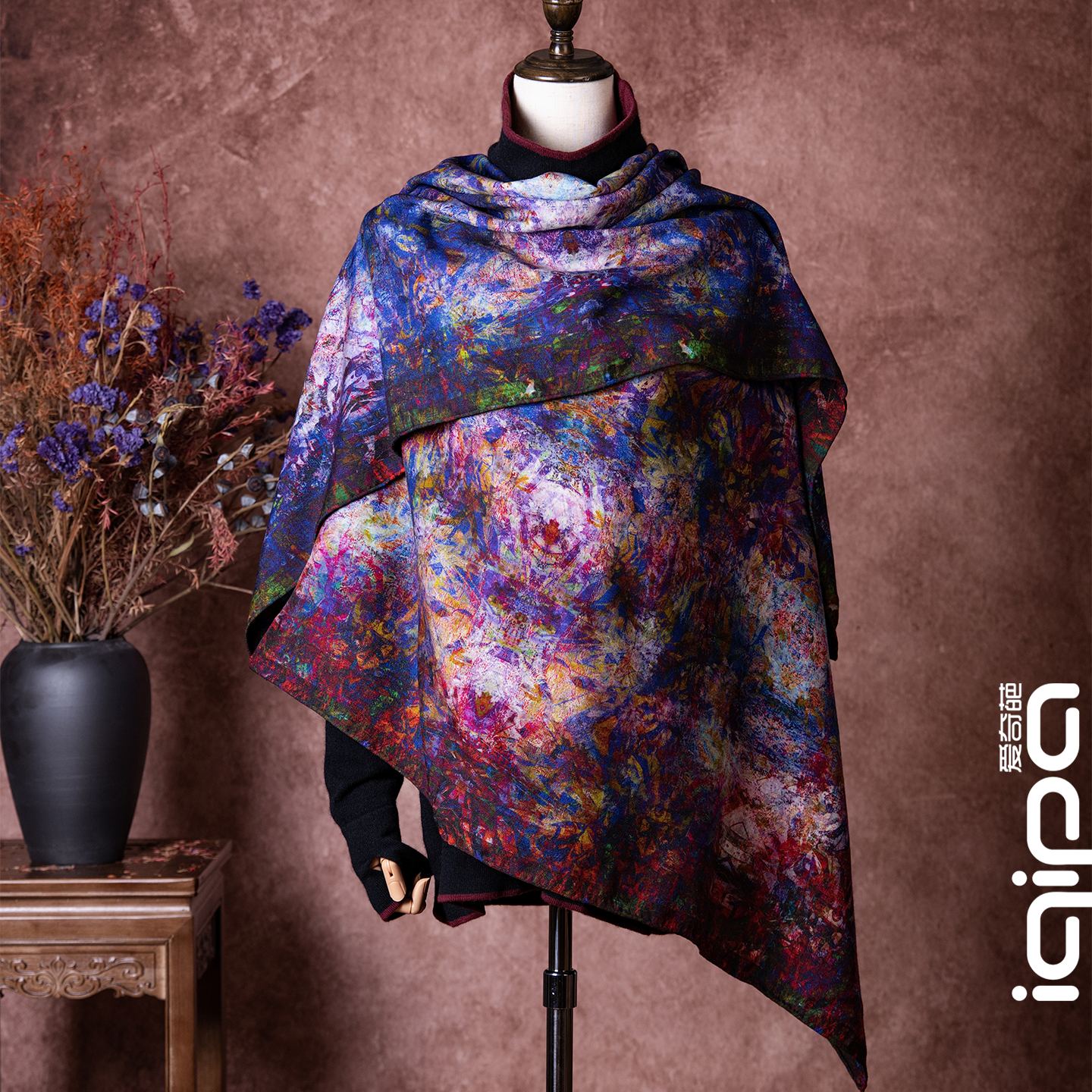 爱奇葩 艺术家联名真丝羊毛围巾双面双色披肩深邃之吻丝毛方巾