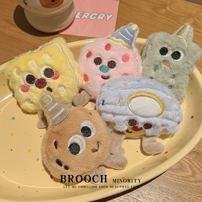 创意趣味卡通曲奇胸针可爱玩偶别针学生少女心包包挂件衣服装饰品
