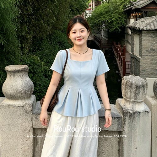 大码设计感方领褶皱气质收腰上衣