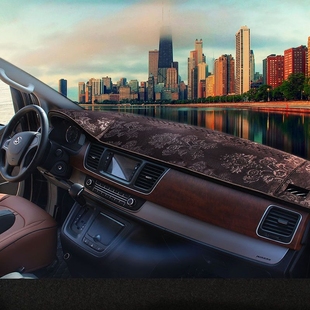 专用于大通G10盘仪表台垫避光垫中控工作台防晒遮光驾驶台遮阳垫