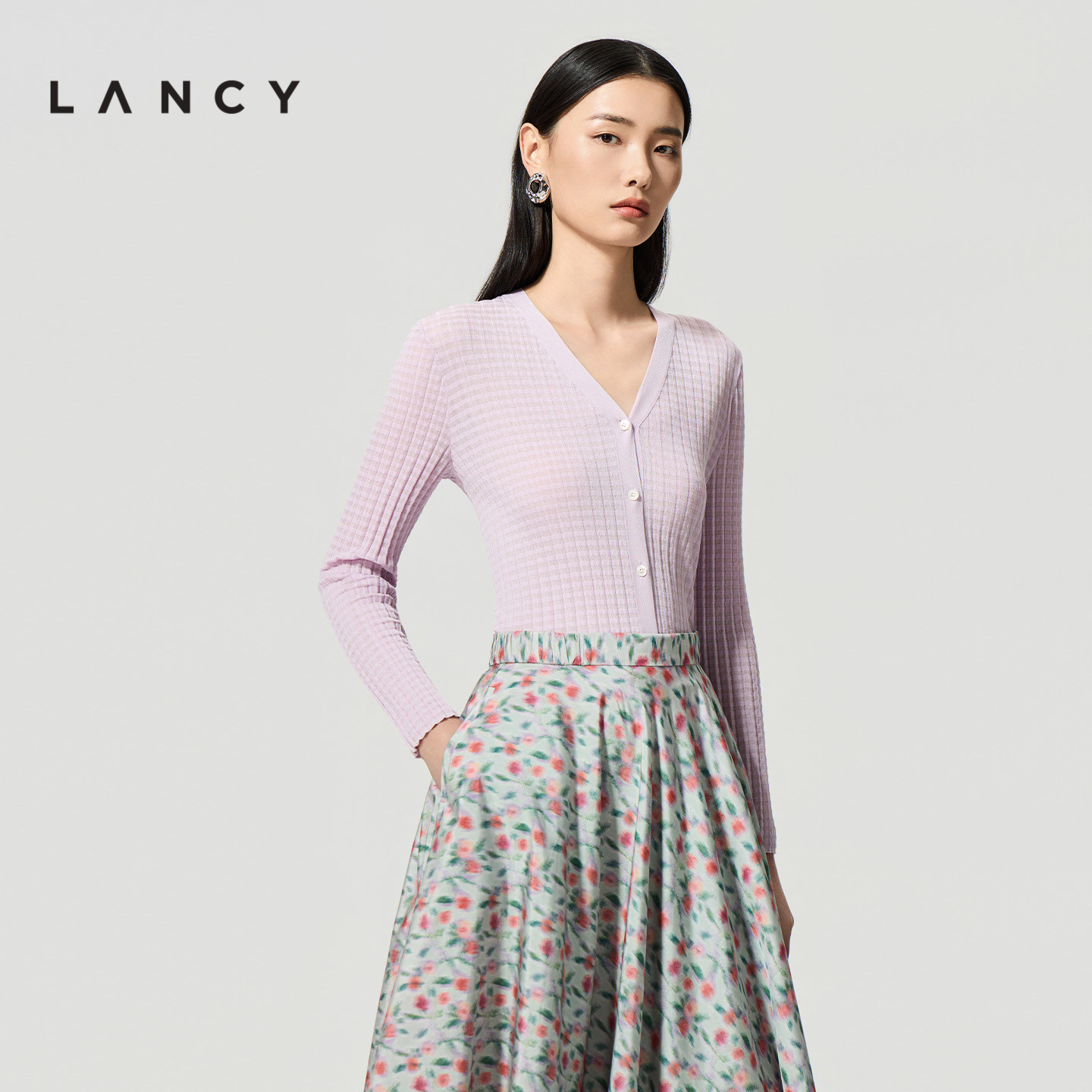 LANCY/朗姿2026夏季新款气质简约V领格纹轻薄修身针织开衫上衣女