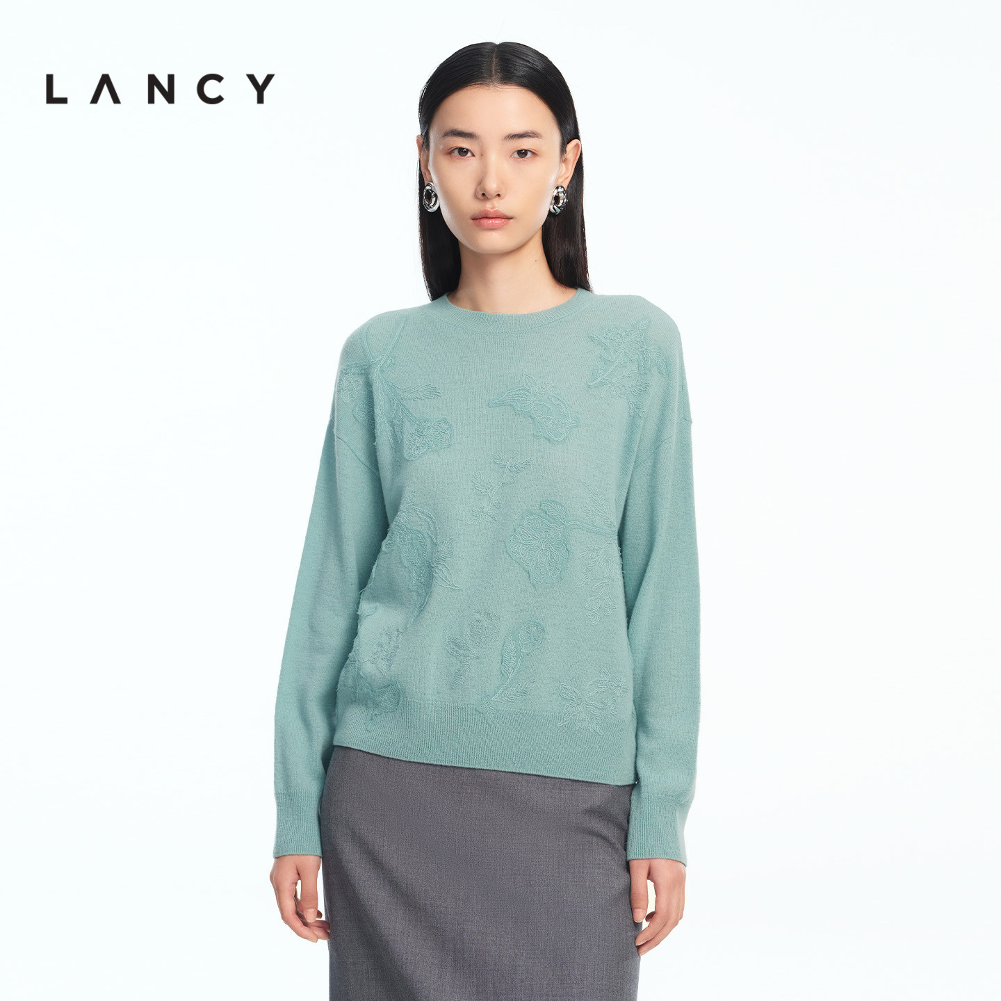 刺绣工艺 花卉纹样 落肩长袖