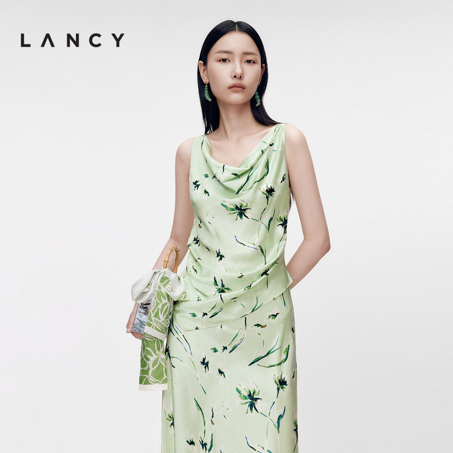 LANCY/朗姿2026夏季新款法式设计感荡领无袖上衣印花缎面背心衬衫图片