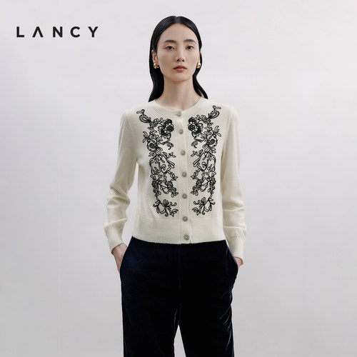 精美刺绣 钉珠工艺 雅致钻扣