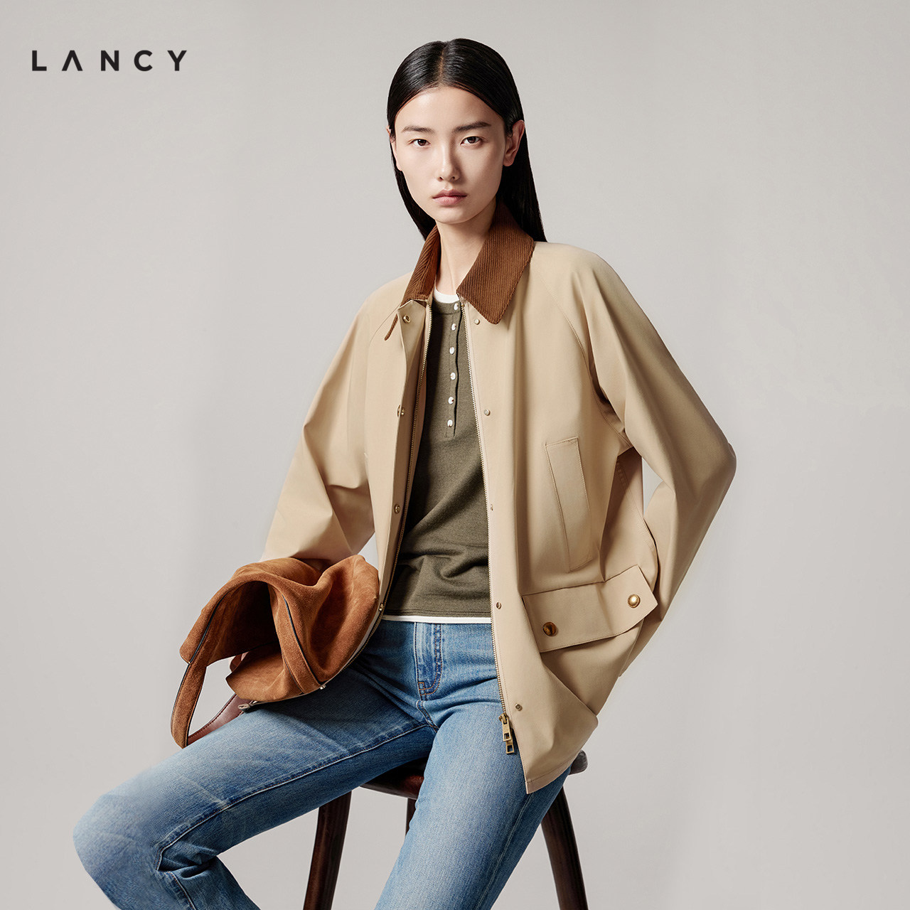 LANCY/朗姿秋季新款复古撞色翻领休闲巴恩风时尚百搭风衣短外套女图片