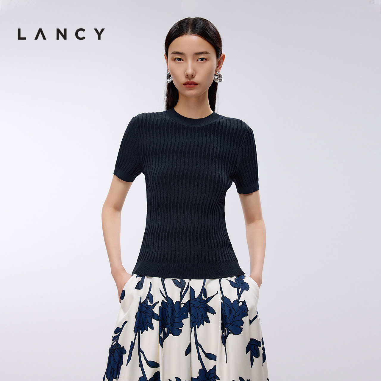 LANCY/朗姿2025春新款气质坑条收腰圆领提花短袖针织衫套头上衣女