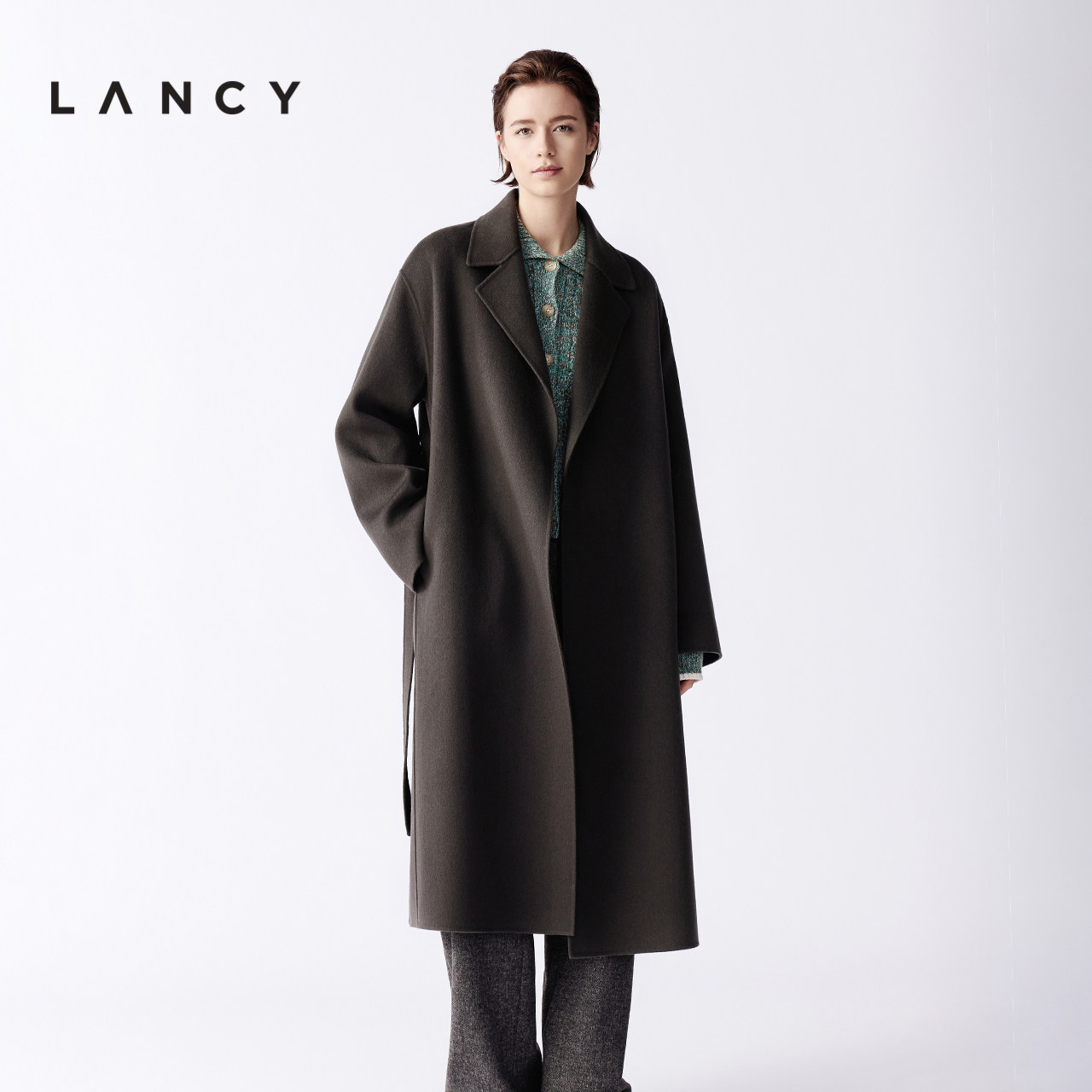 翻驳领型 长款剪裁 简约松弛