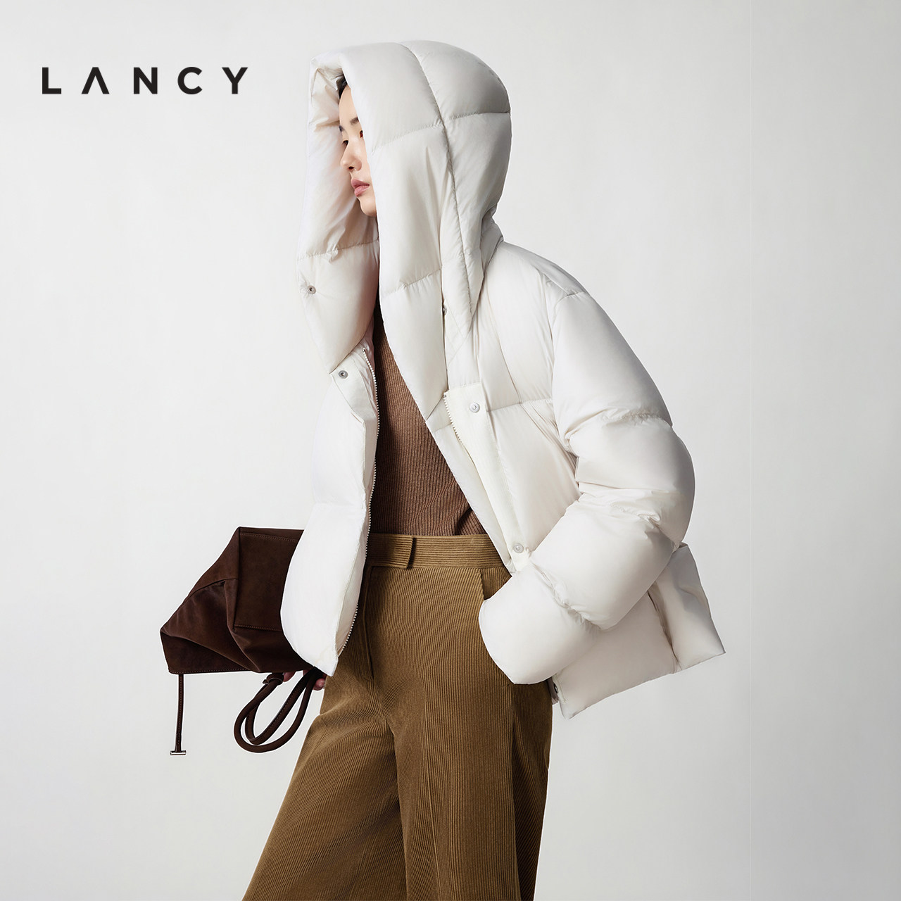 宽松短款 连帽设计 不对称门襟