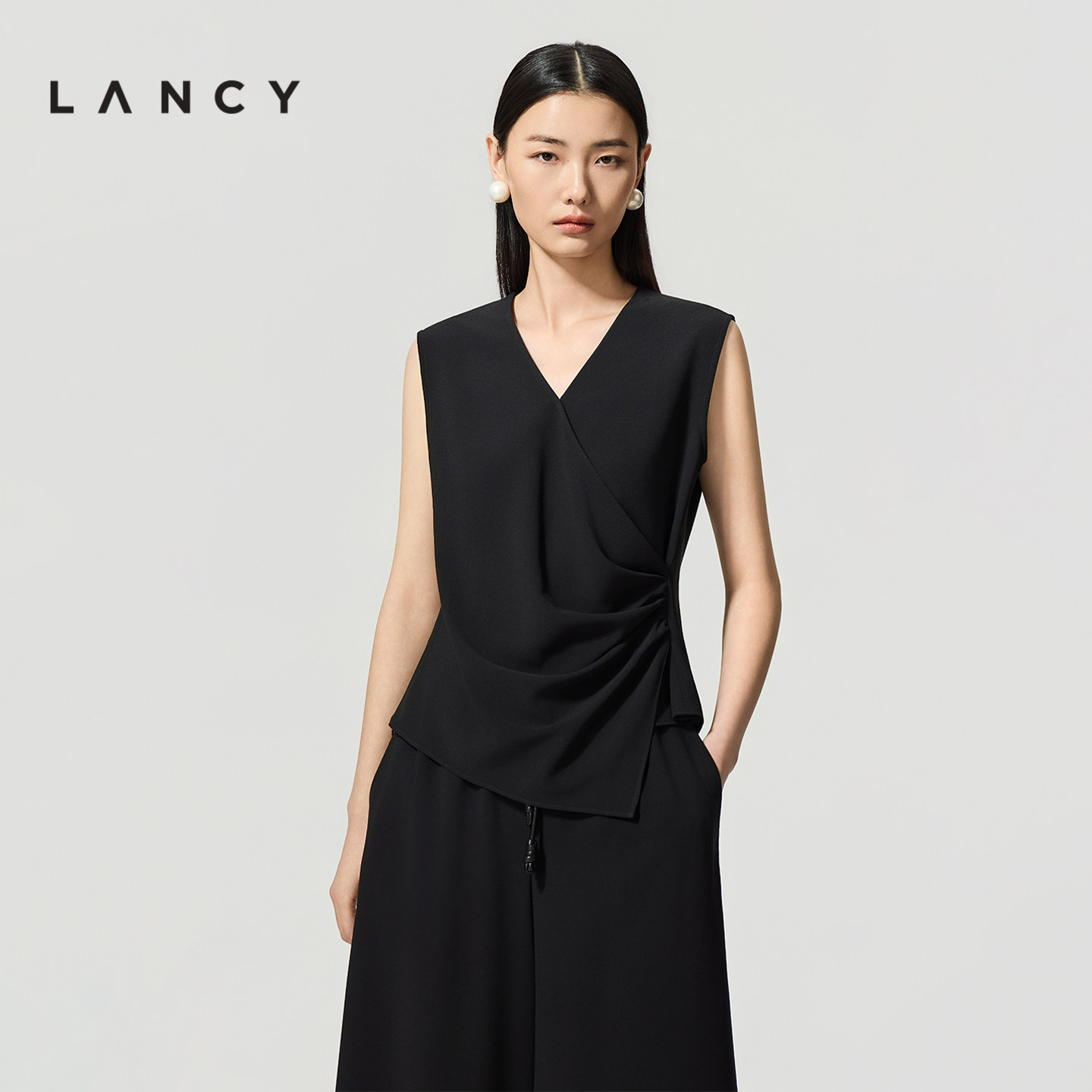 LANCY/朗姿2026夏季新款是时尚通勤V领收腰设计感无袖马甲背心女图片