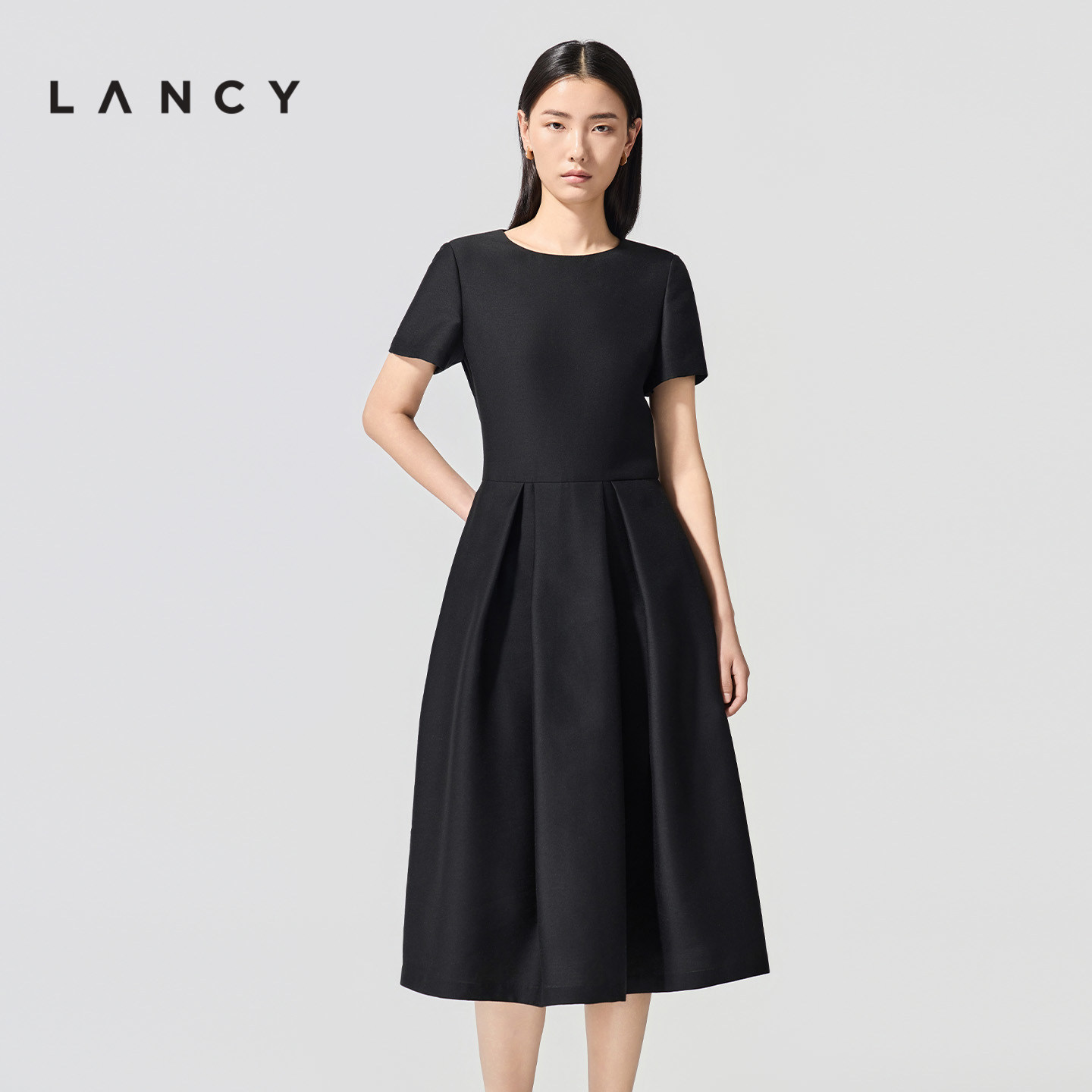 LANCY/朗姿2026春季新款高级感赫本风小黑裙收腰A字伞裙连衣裙子