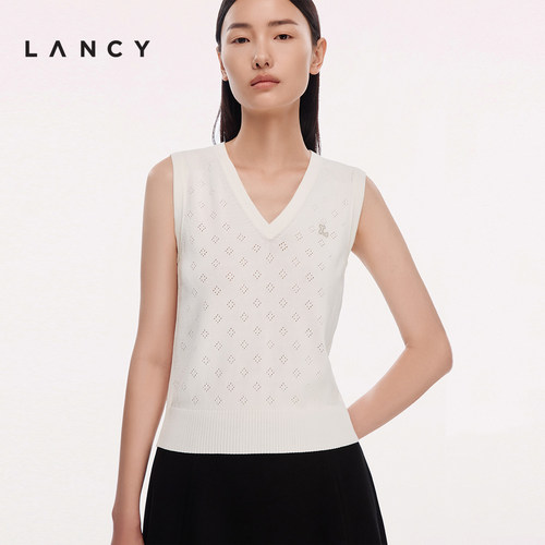 挑孔设计 舒适面料 清爽百搭