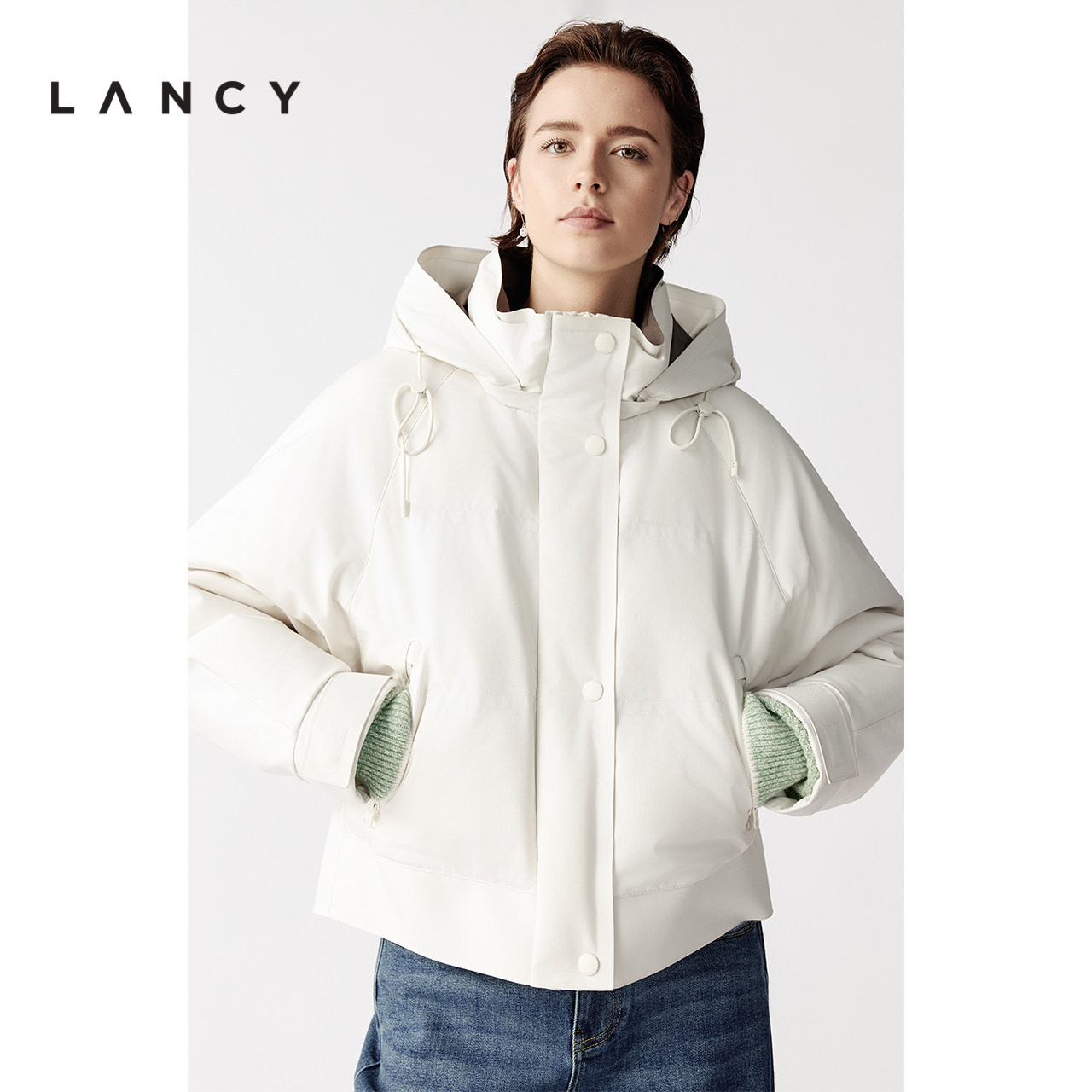 短款版型 撞色领设计 宽版绗缝