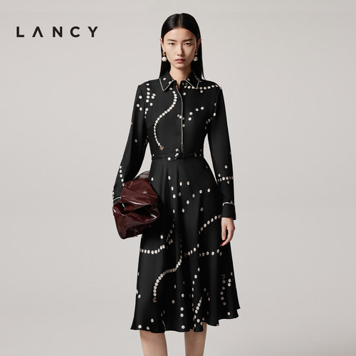 精致衬衫领 收腰设计 撞色波点