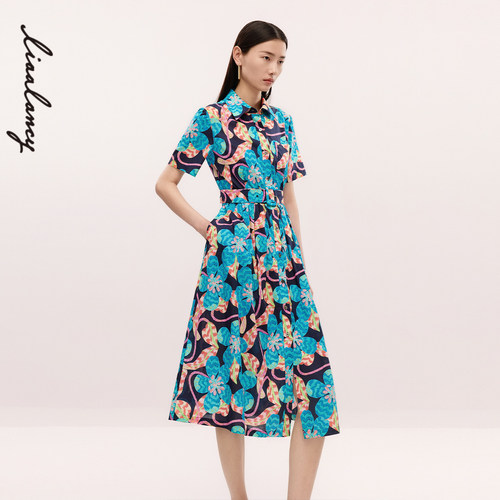 缤纷印花 精致领型 质感褶皱