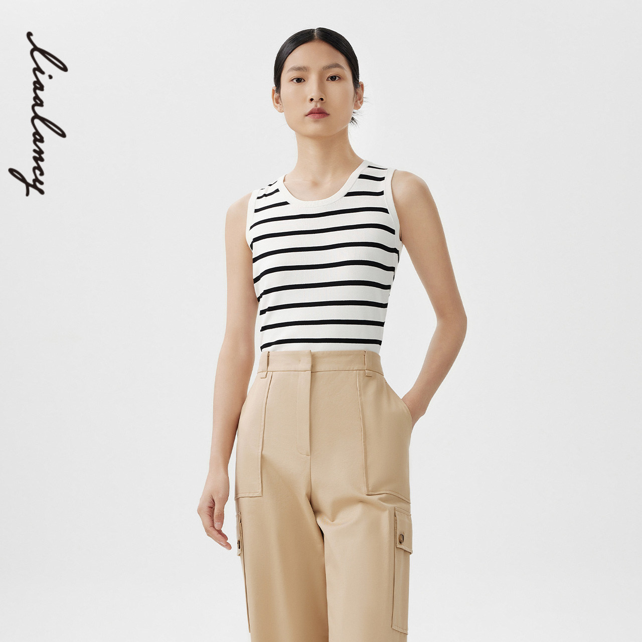 撞色条纹 修身版型 简洁圆领