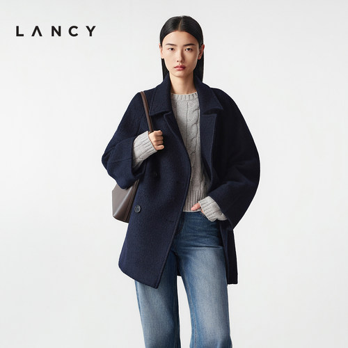 直身版型 翻领设计 经典双排扣