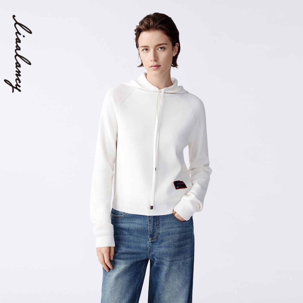 简约连帽 雪地艺术 撞色贴标