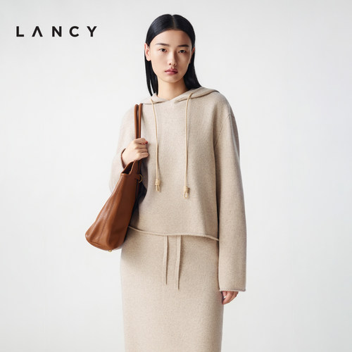 宽松版型 连帽设计 高密织造