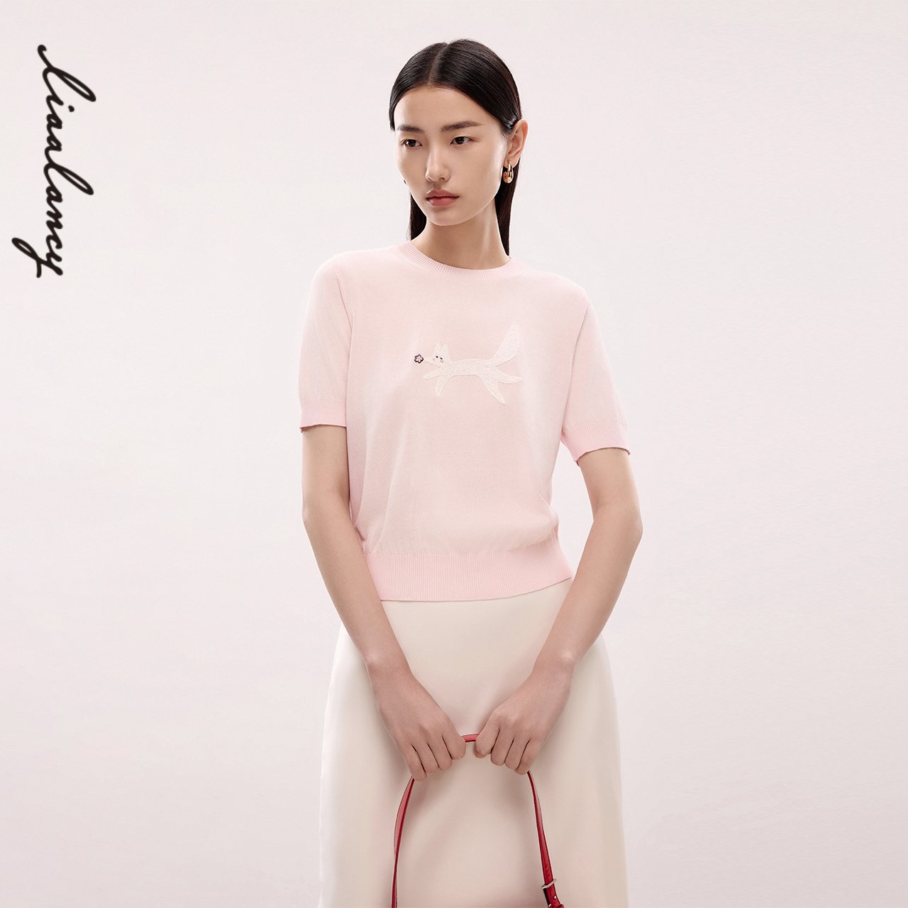 嵌花图案 手绣工艺 袖口收束