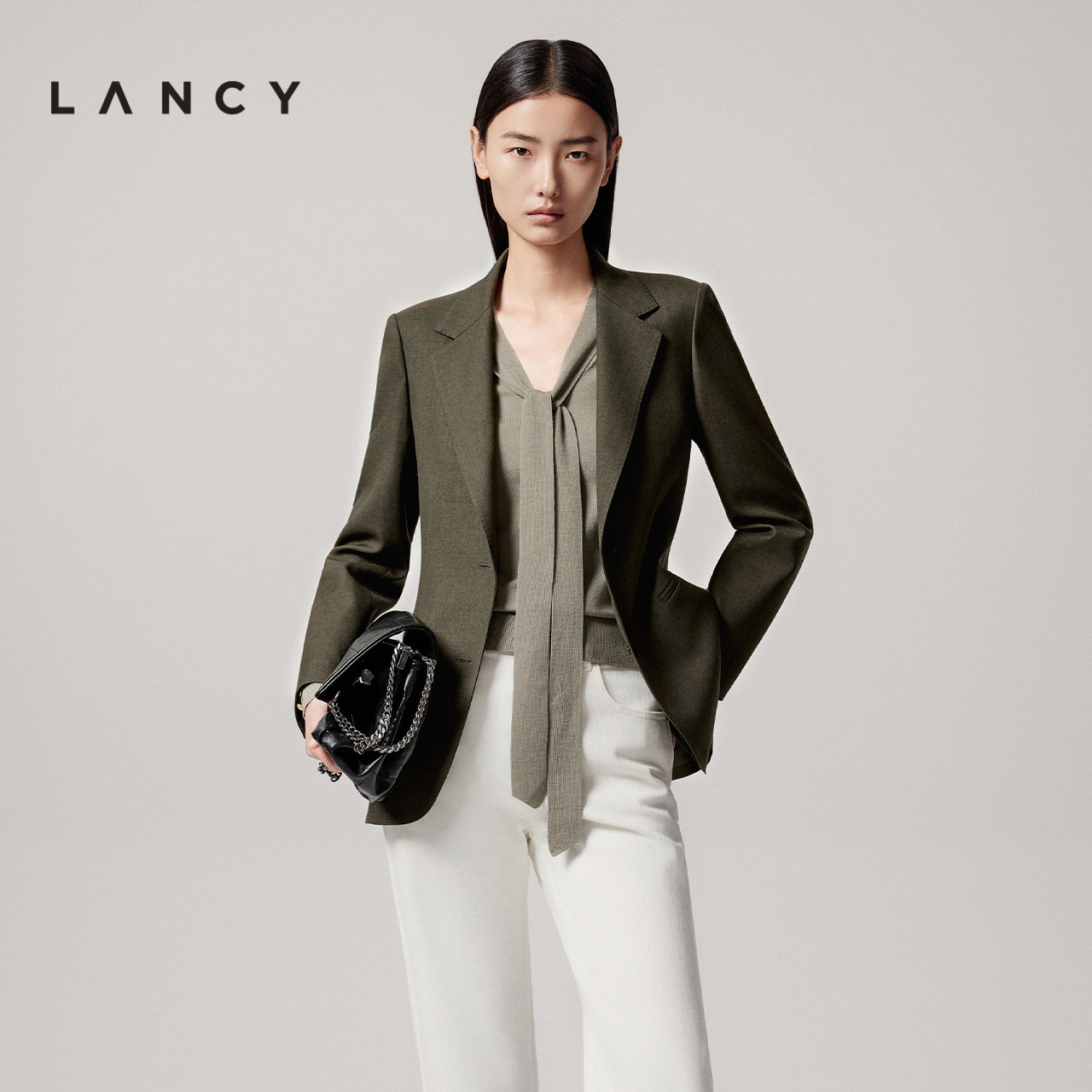 双扣设计 修身廓形 立体剪裁