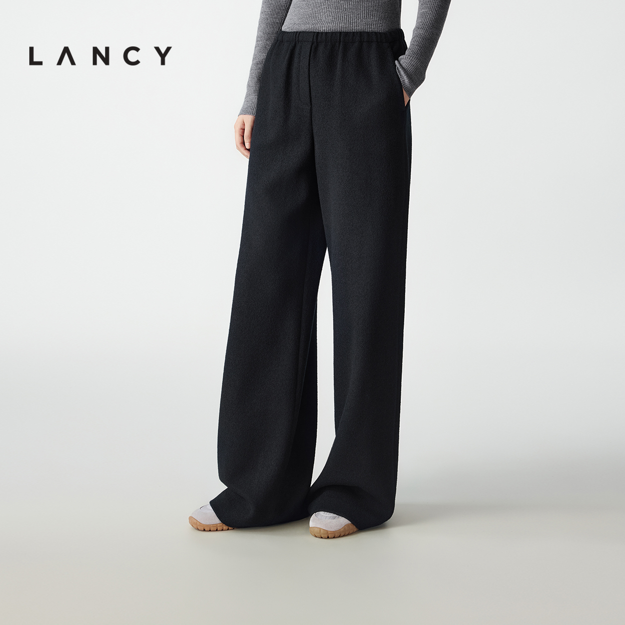 宽松阔腿 绒感表面 弹性腰头