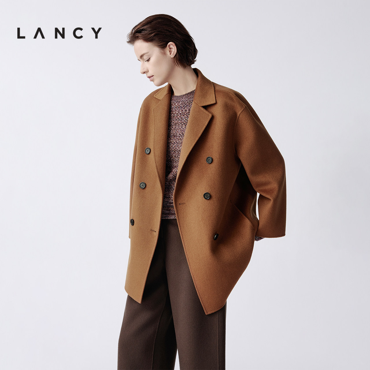 翻领设计 双排扣饰 双面呢料