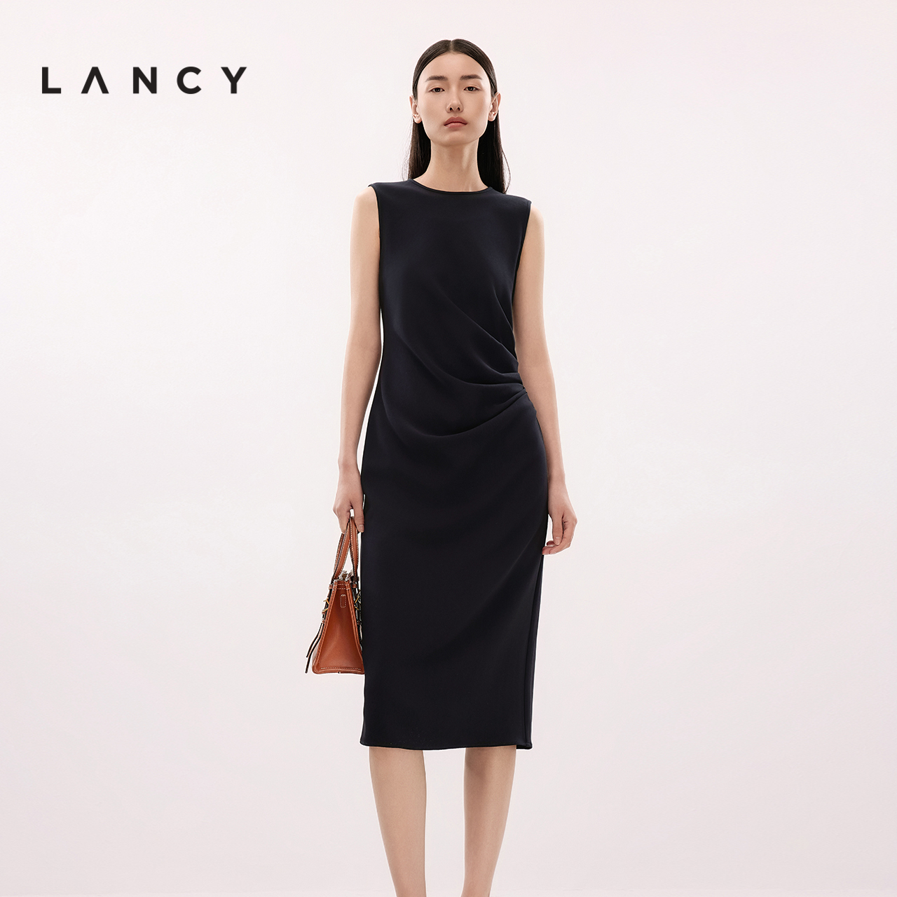 LANCY/朗姿2025夏季新款气质高端淡人褶皱压褶收腰修身无袖连衣裙