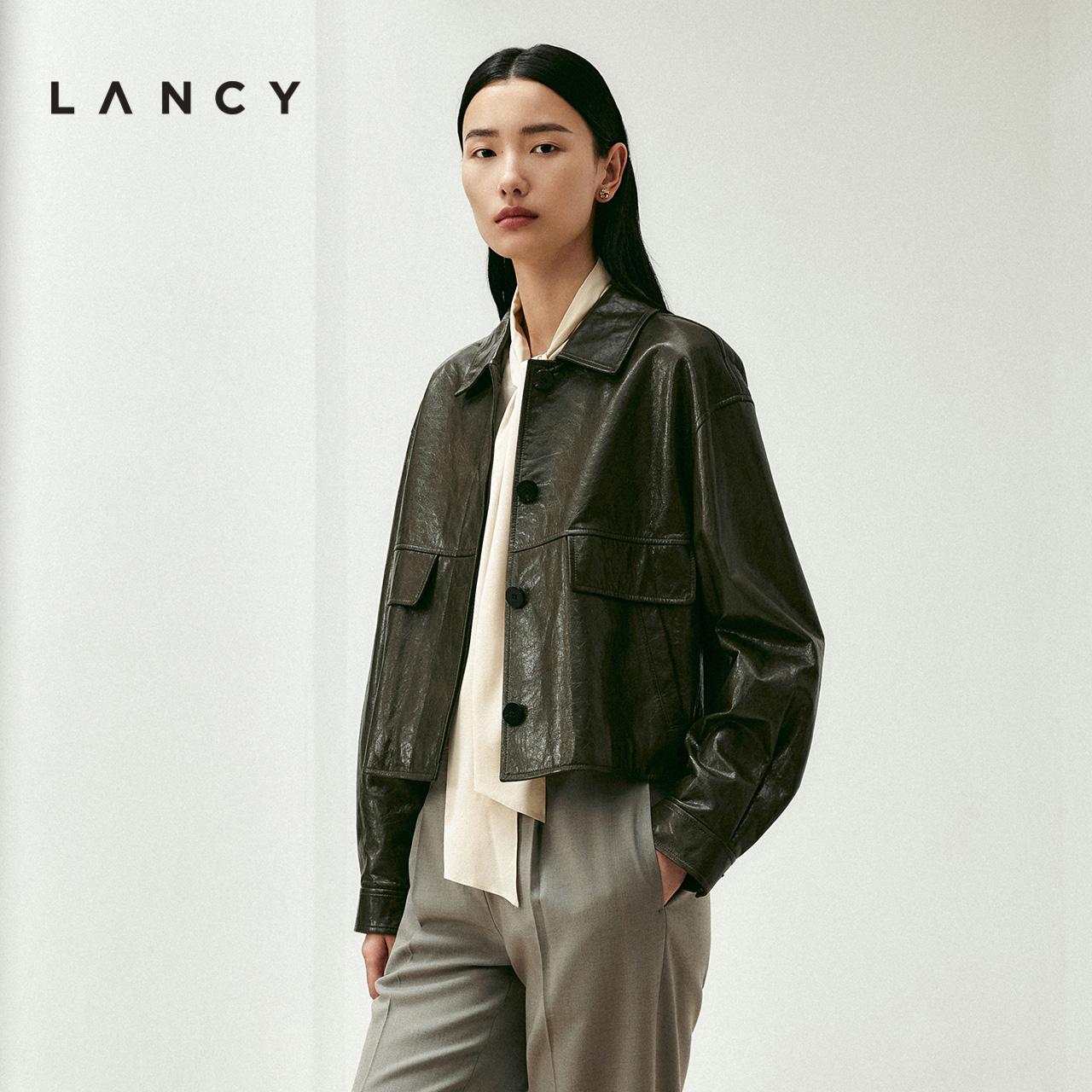 短款版型 翻领设计 蜡染皮质