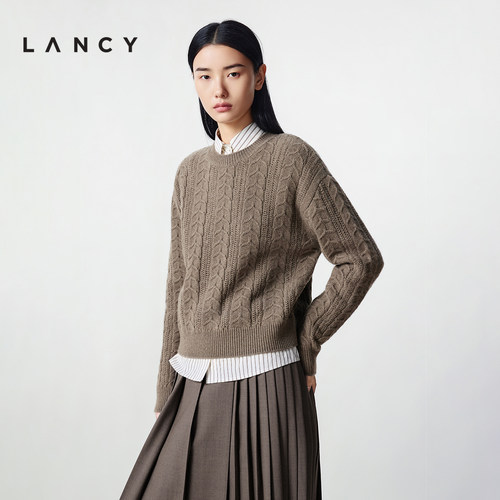 圆领设计 绞花纹理 挑洞工艺