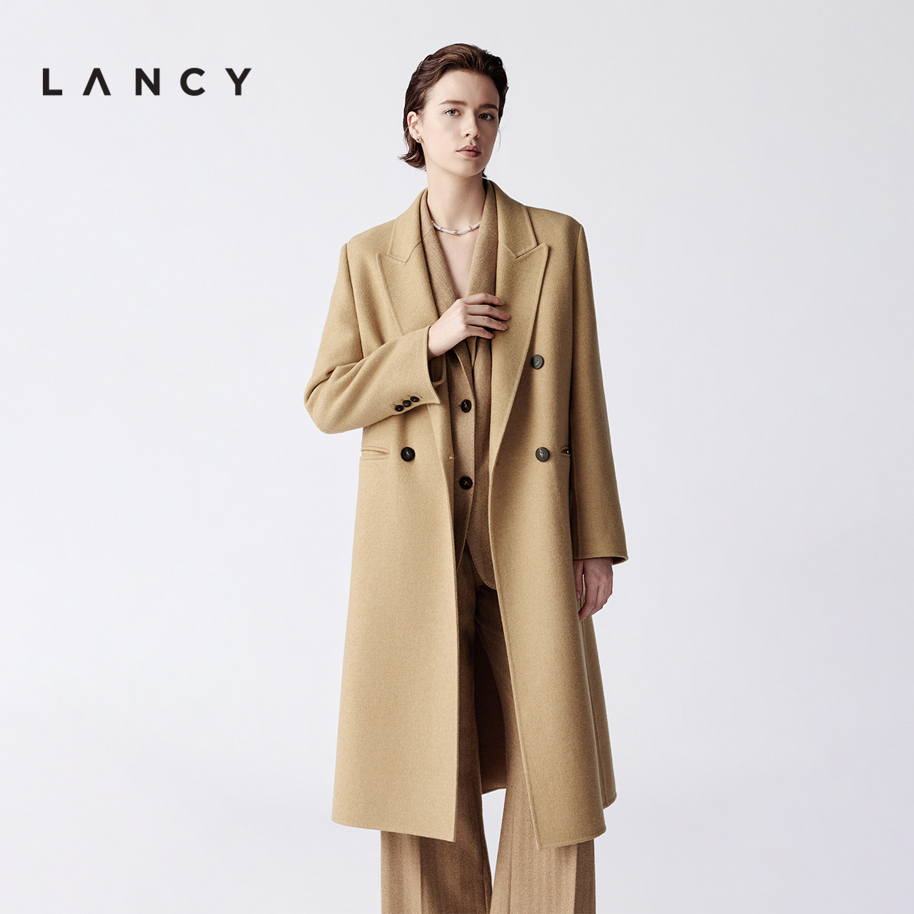 优雅老钱风 戗驳领型 牛角扣饰