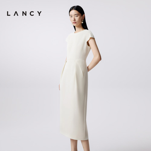 圆领短袖 修身版型 腰下褶裥