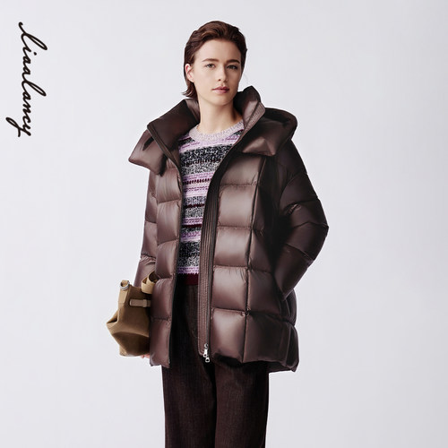 立领连帽 龟背廓形 细腻表面