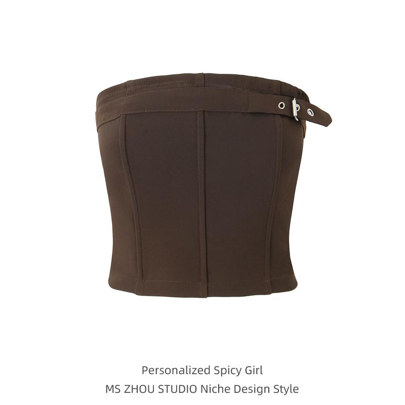 美式辣妹风一字肩带扣饰抹胸上衣