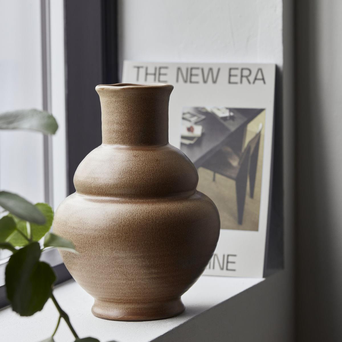 FQR LIVING 丹麦 Liva 花瓶采用手工制作的粗陶设计花瓶 炻器驼色