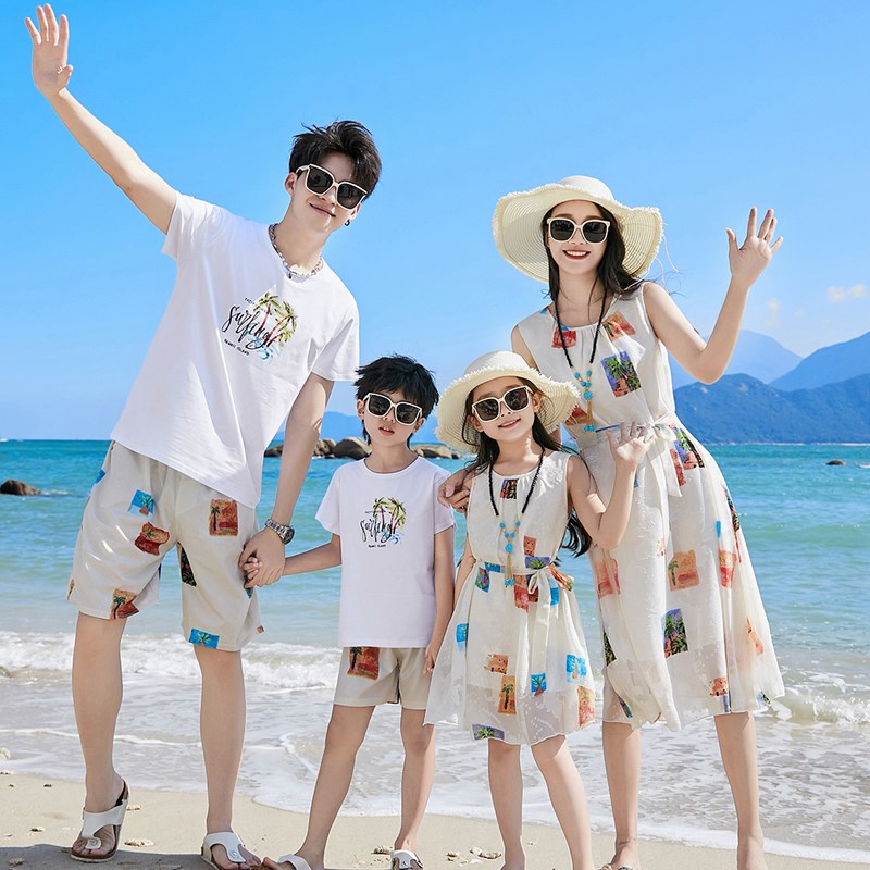 现货海边度假亲子装夏2024新款一家三口四口母女装沙滩裙洋气连衣
