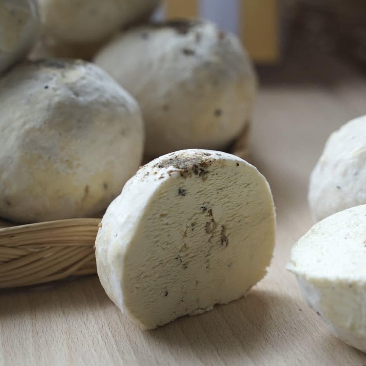 法国奥弗涅胡椒香蒜老奶奶干酪