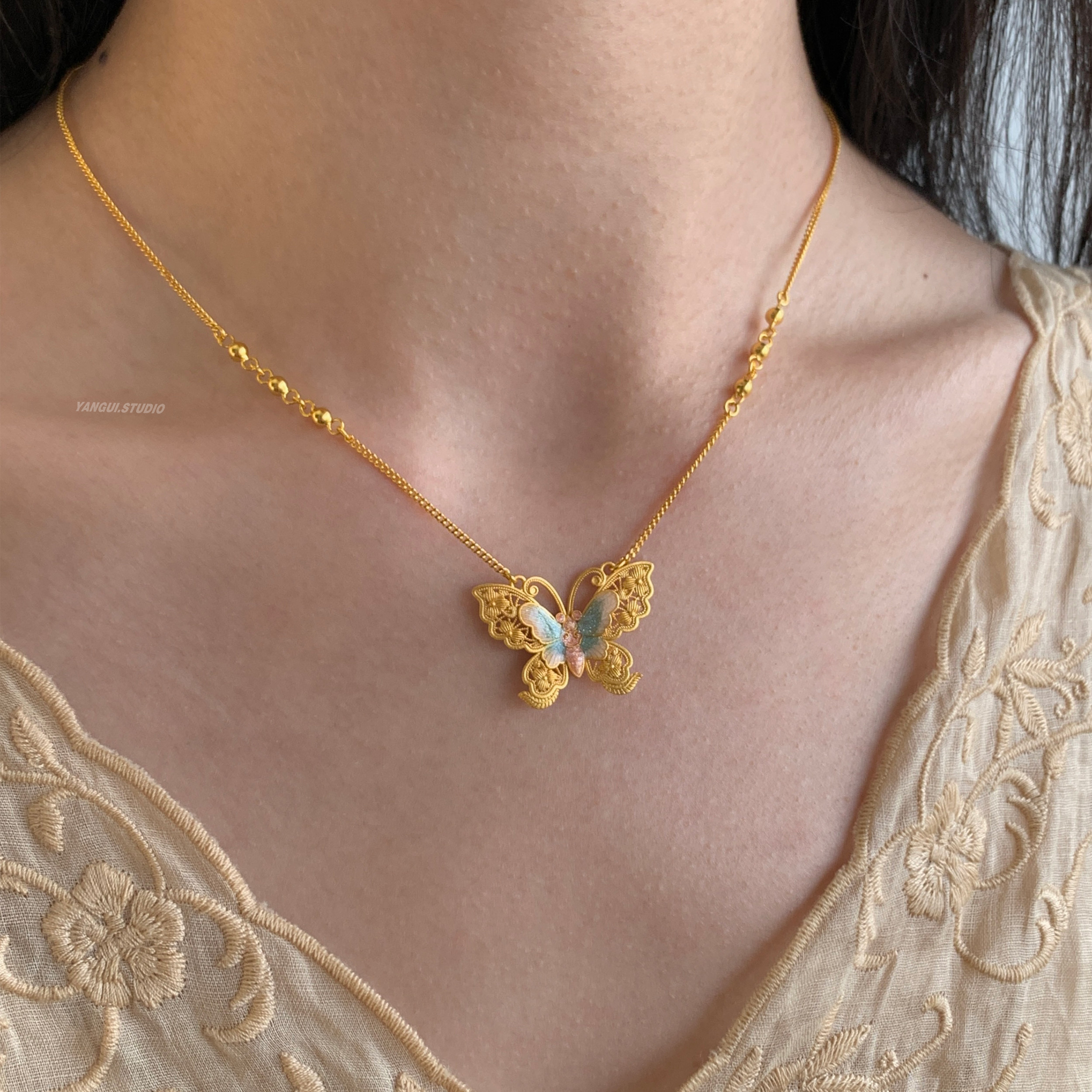燕归沁芳玉蝴蝶足银轻奢项链女