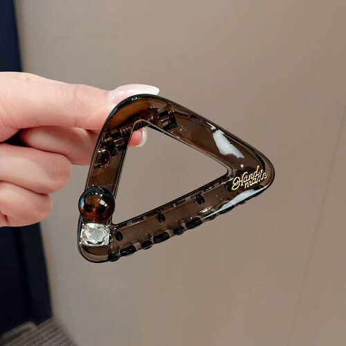 深茶豹纹三角抓夹半扎发