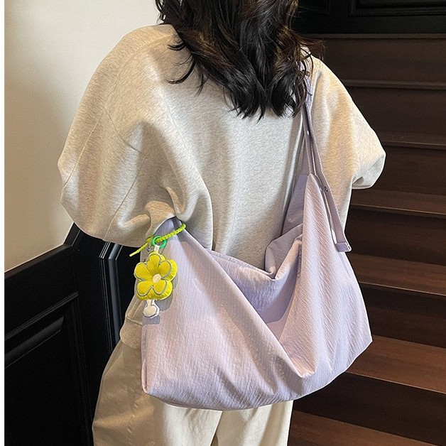 时尚新款慵懒风大容量包包女夏季香芋紫单肩斜挎包褶皱设计日常通