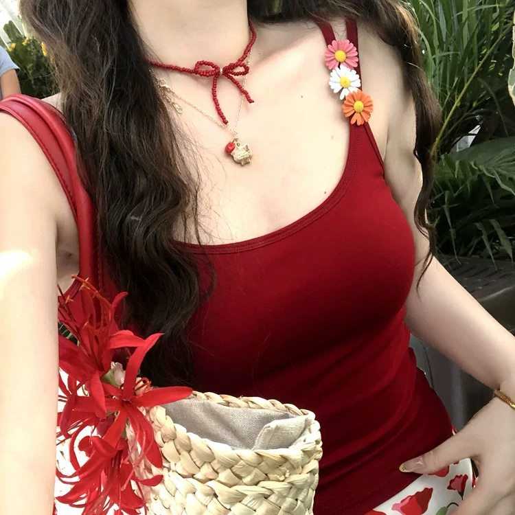 多巴胺带胸垫双肩带背心2026夏季花朵胸针辣妹短款修身吊带上衣女