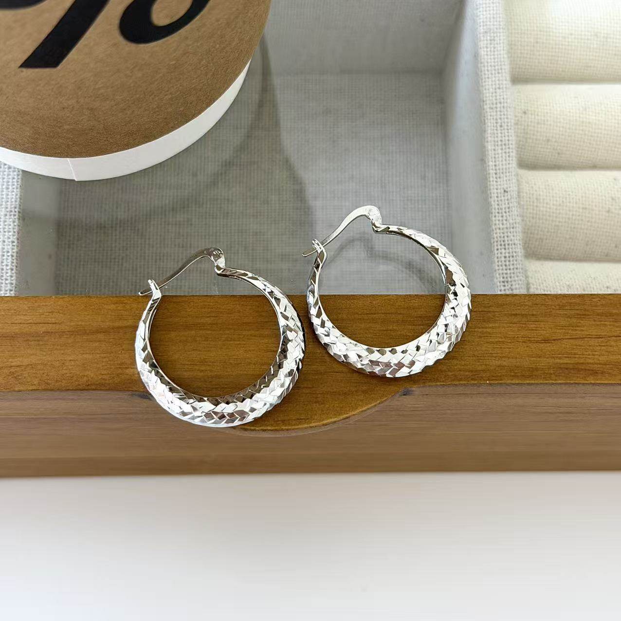 《碎冰大耳圈》ins设计轻奢风高级感碎冰车花大耳圈耳环s925纯银,饰品/流行首饰/时尚饰品新,银饰耳饰,淘宝优惠券,粉丝福利购,淘宝优惠卷