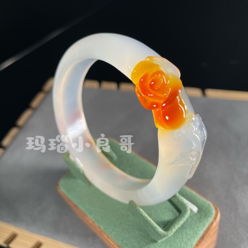 纯天然玛瑙俏色巧雕玫瑰手镯精工雕刻玉髓手环玉镯女生饰品送礼佳