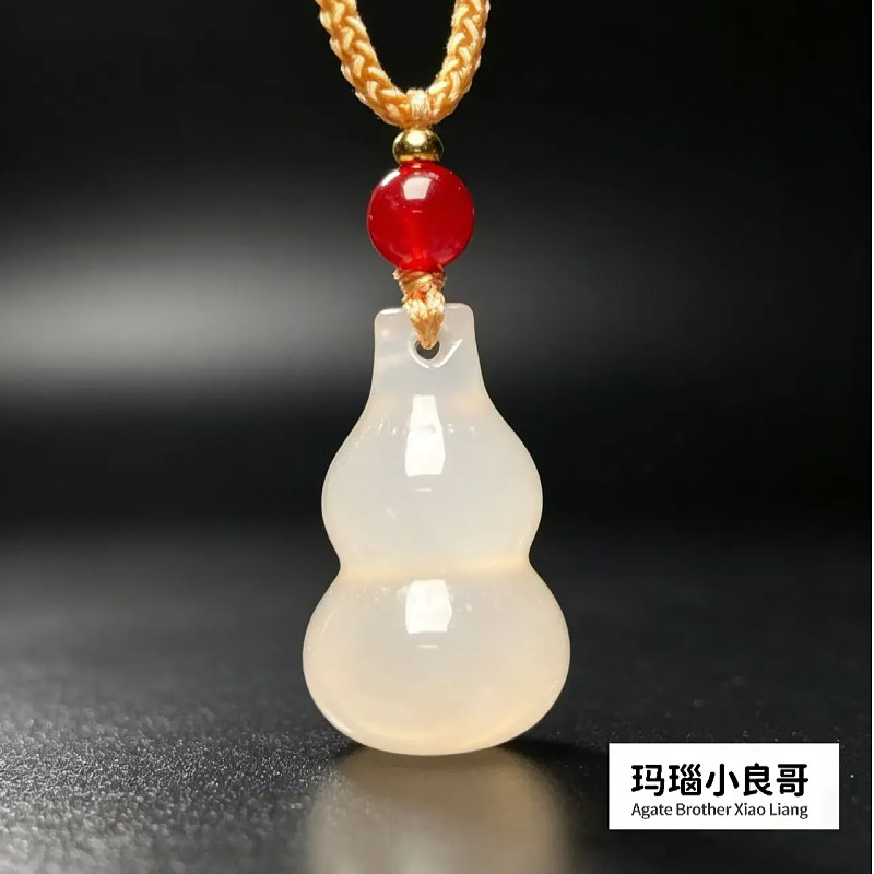 天然玛瑙白冰葫芦红珠金绳项链