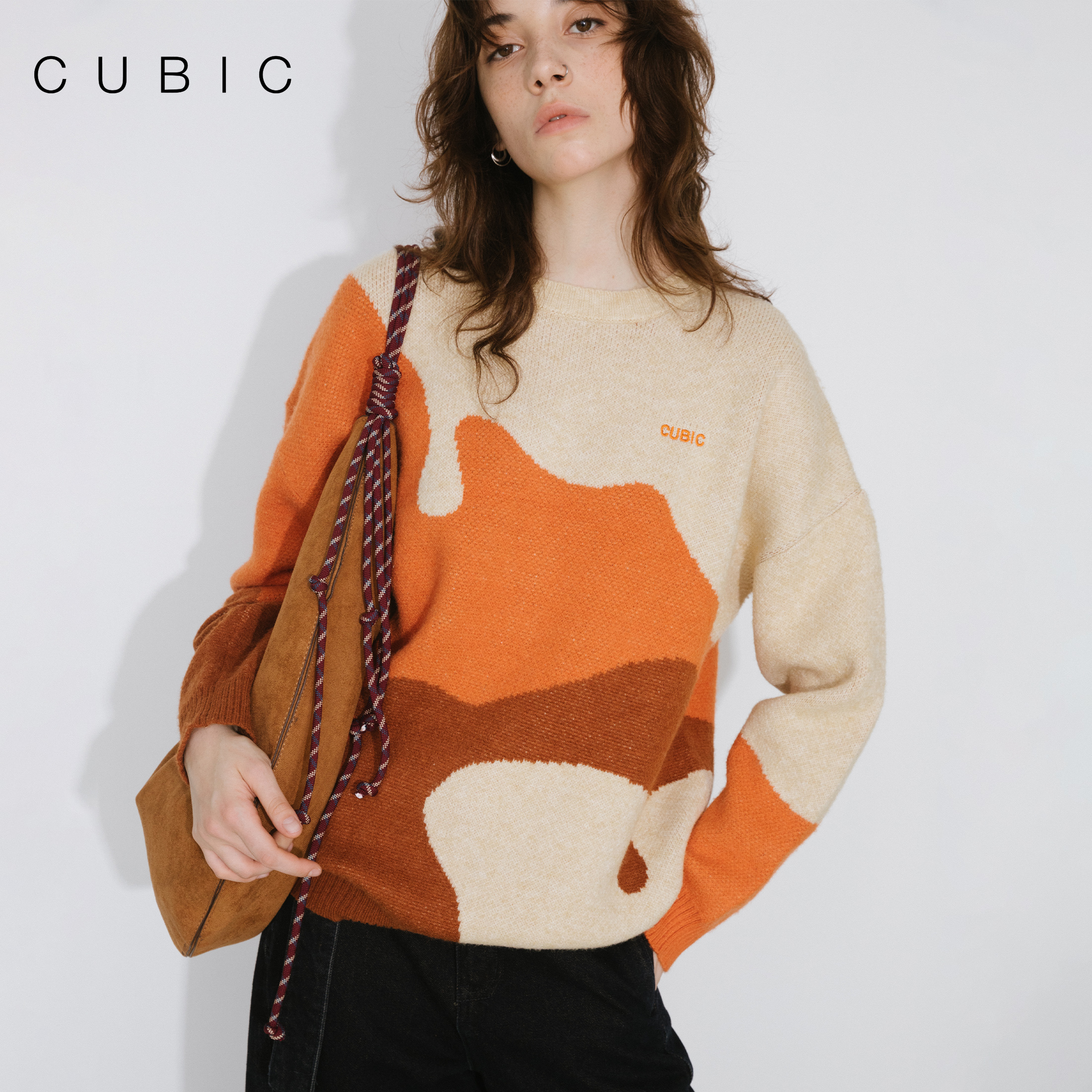 CUBIC水滴拼色宽松圆领毛衣