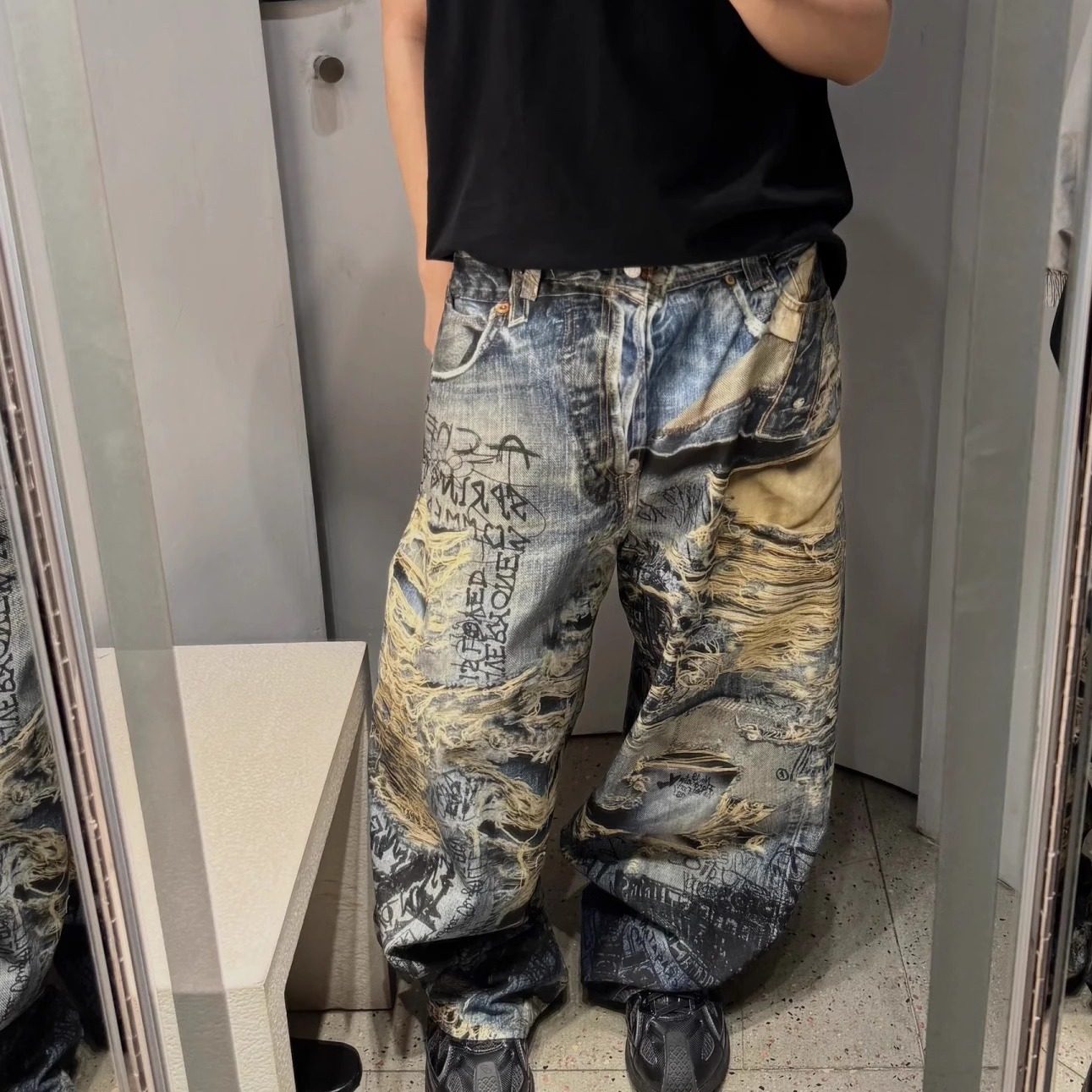 AC风格3D错觉破洞涂鸦手绘数码印花糜烂宽松直筒牛仔裤男女潮